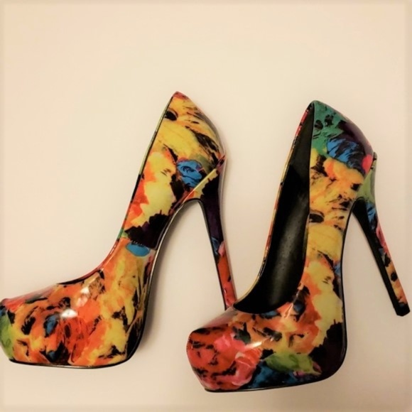 Steve Madden Shoes - SALE! Steve Madden Nala Floral 5" Heels Size 6